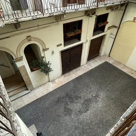Veronajourneys Emilei Apartamento