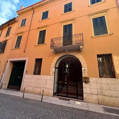 Veronajourneys Emilei Appartement *